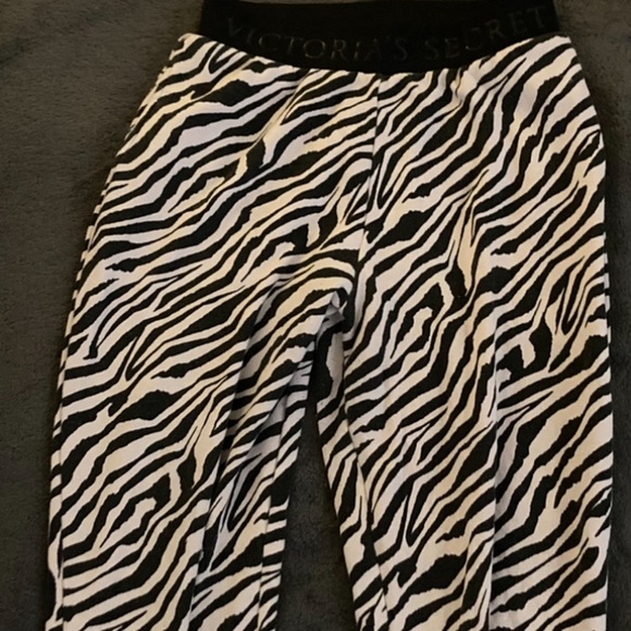 Victoria’s Secret Sport Joggers Sweatpants Zebra VS Logo Size extra small VSX - Picture 10 of 12